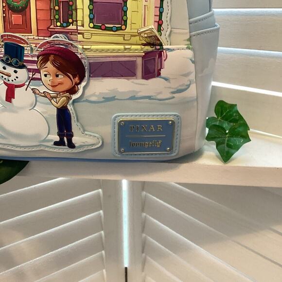 DISNEY PIXAR "UP" CHRISTMAS LIGHT UP HOLIDAY HOUSE BACK PACK - Picture 2 of 7
